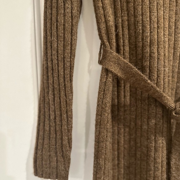 W i l I a m  R a s t Sweater Dress - Picture 6 of 9